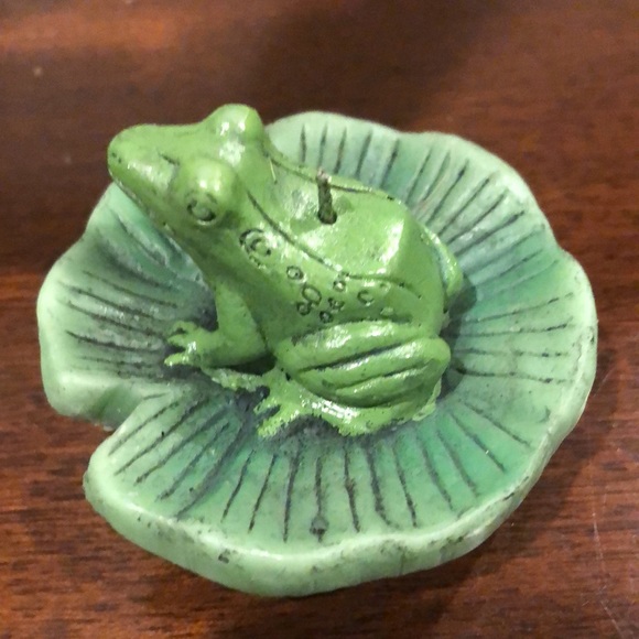 Adorable floating candles frogs on lily pad set of 4 - Picture 3 of 4